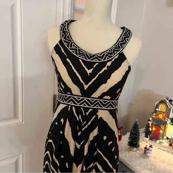 BCBG MaxAzaria Mini Dress size small black and white - Picture 7 of 8